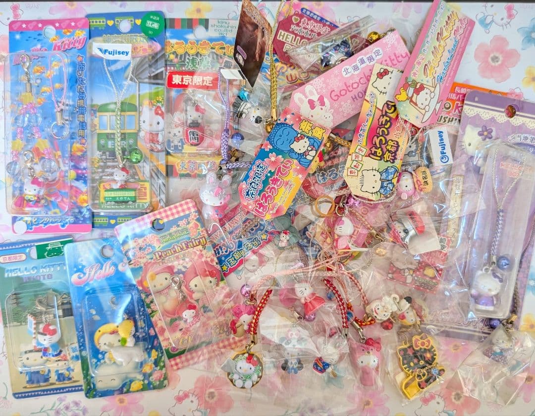 ハローキティ　ご当地キティ　ストラップ　29個おまとめ（雪うさぎ他）