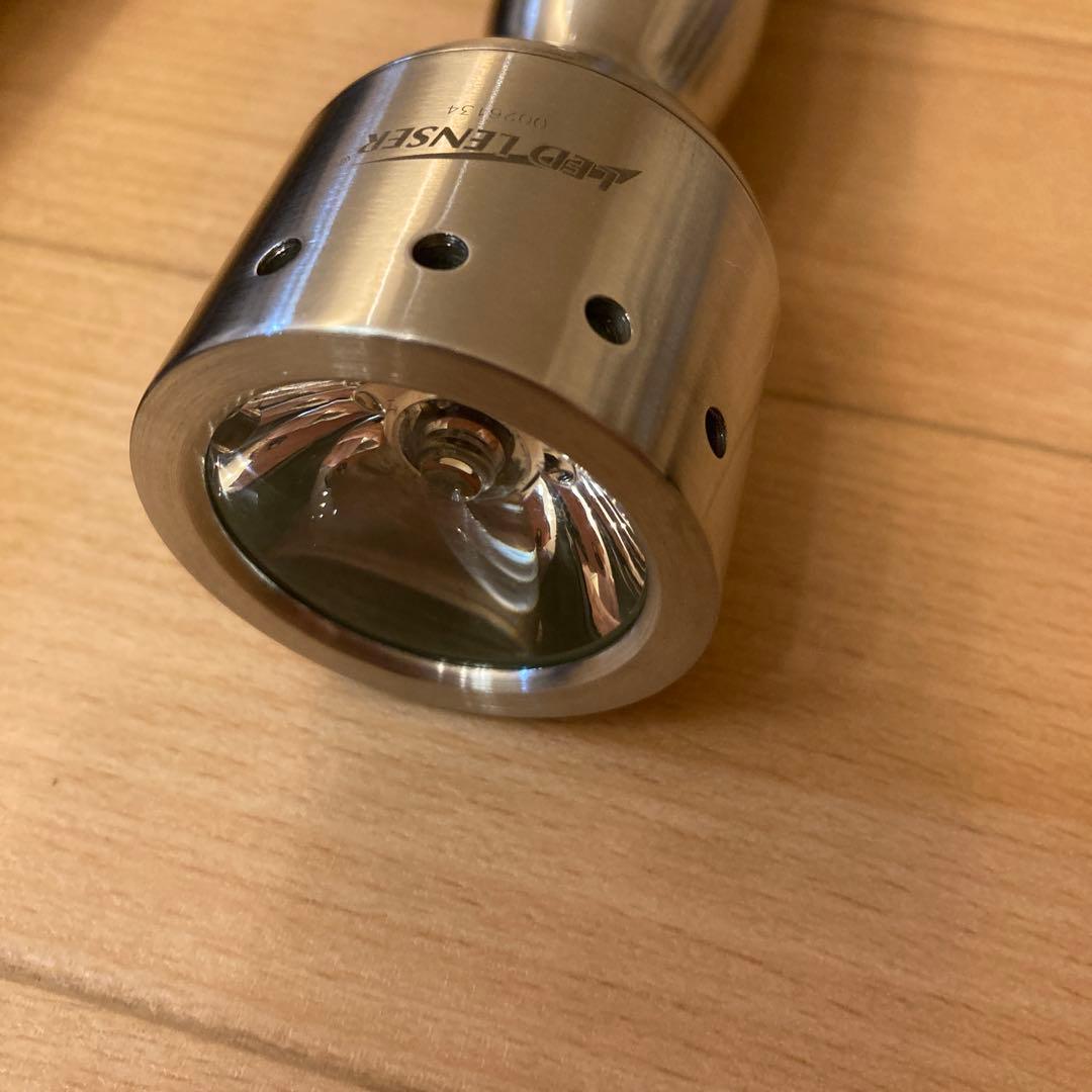 ライト・ランタン Led Lenser V2 Giga Chip