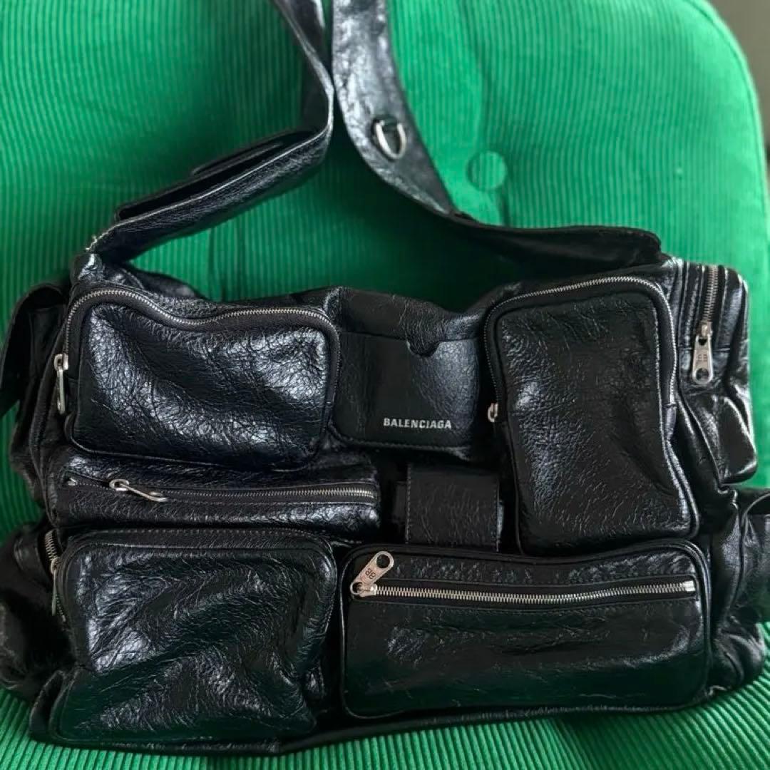 BALENCIAGA SUPERBUSY ラージ　スリングバッグ　ブラック