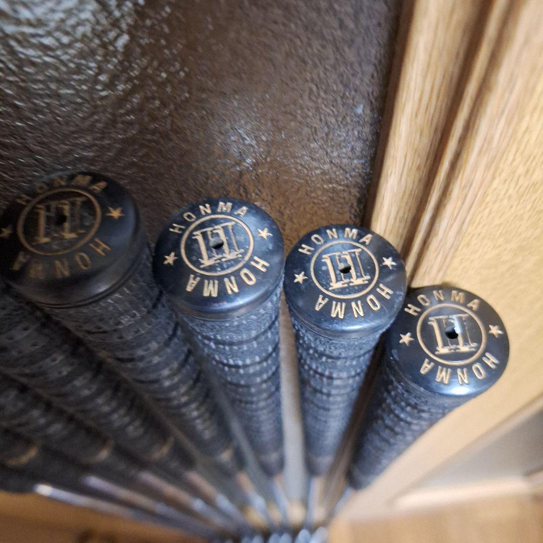 本間ゴルフ…ツインマークス フェザー&フェザー、アイアンセット