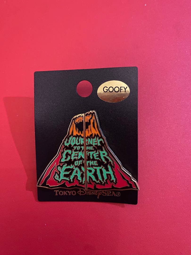 【レア】ディズニー　センターオブジアース　ピンバッジ　グーフィー