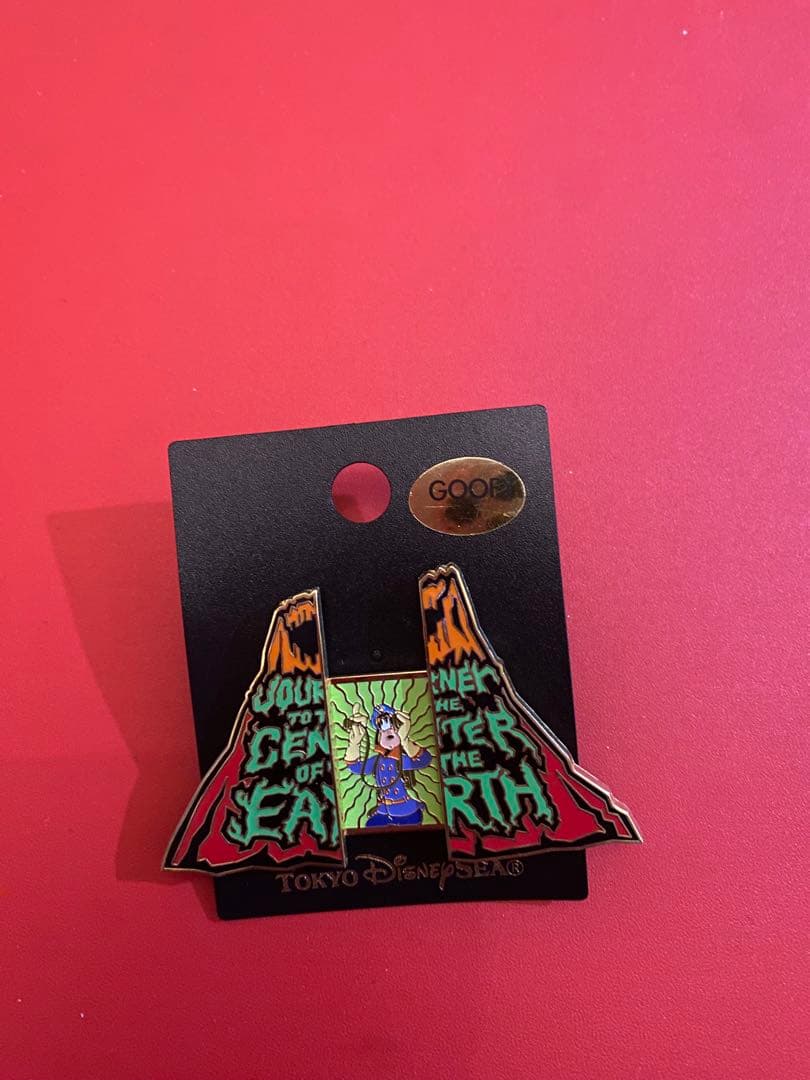 【レア】ディズニー　センターオブジアース　ピンバッジ　グーフィー