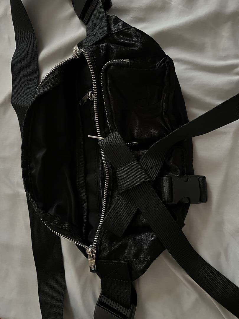 エピヌ　 é ribbon satin 2way body bag