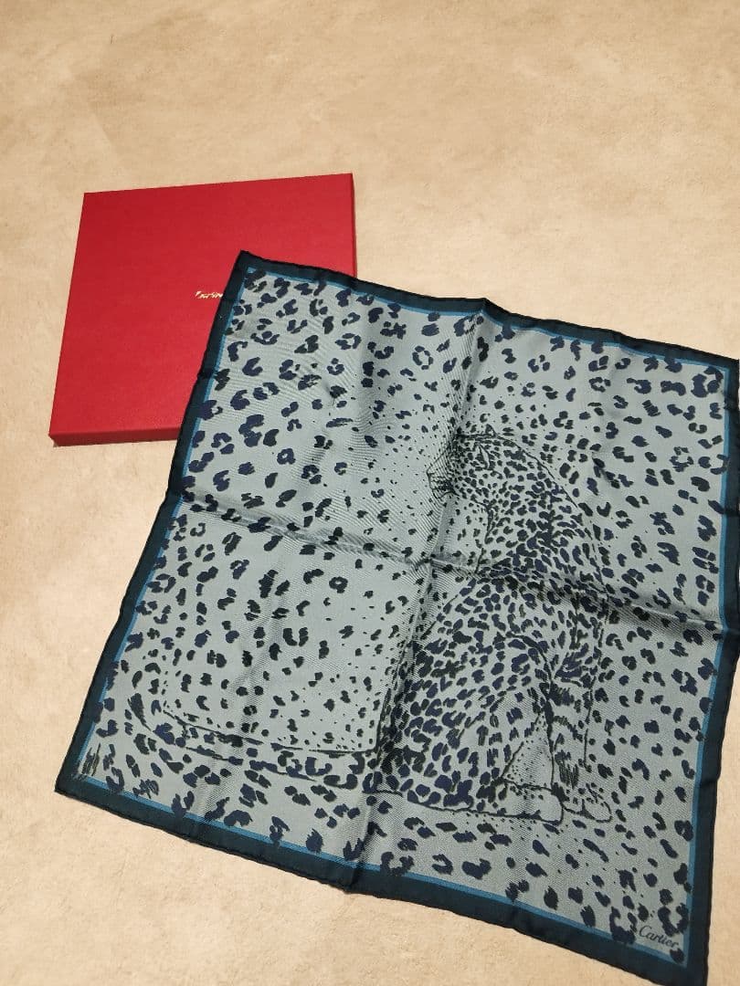 Cartier ヒョウ柄 シルクスカーフ