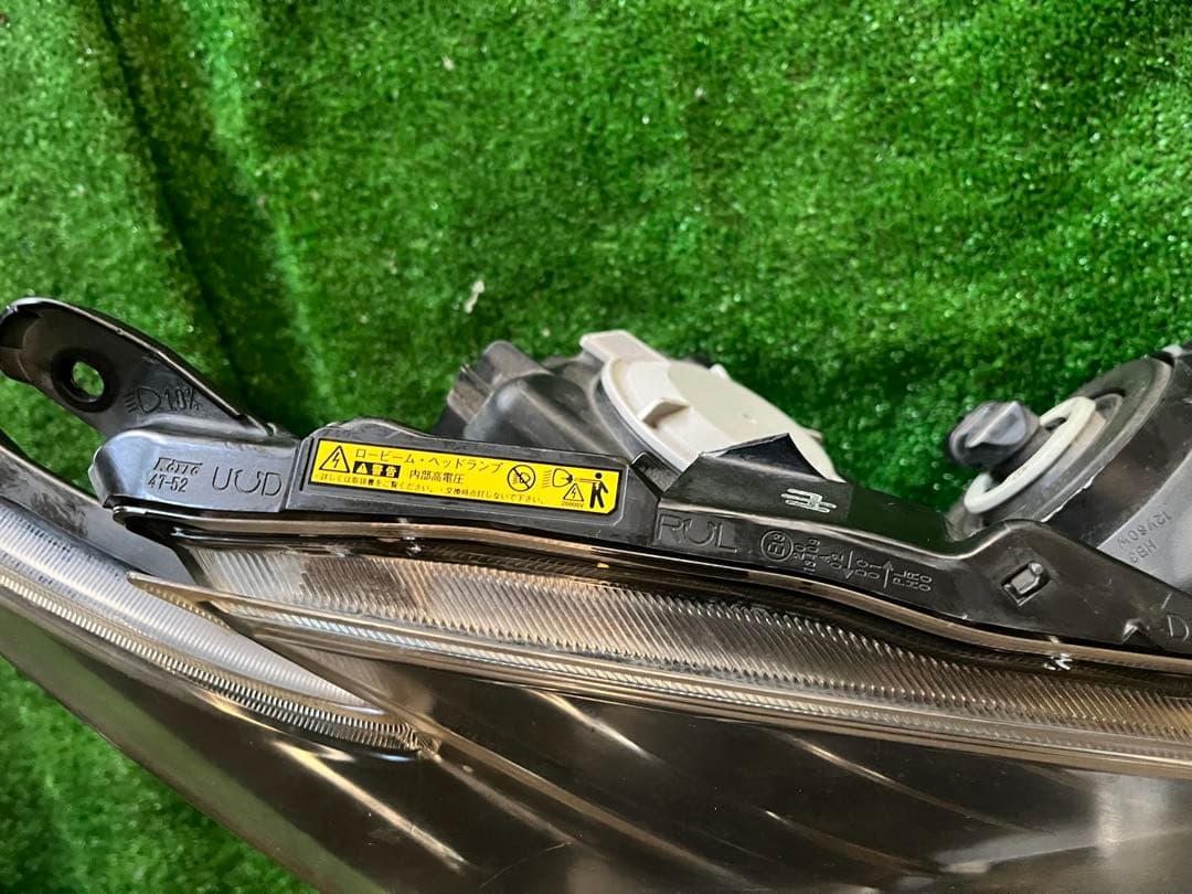 トヨタ 30 プリウス後期 ZVW30 HID ヘッドライト 純正 値下げ可能‼️