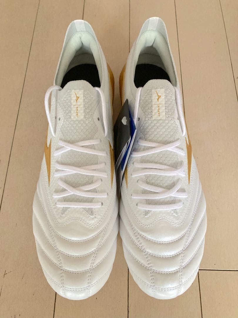 モレリアネオ4βジャパン　白✖️金　27.0㎝　新品。