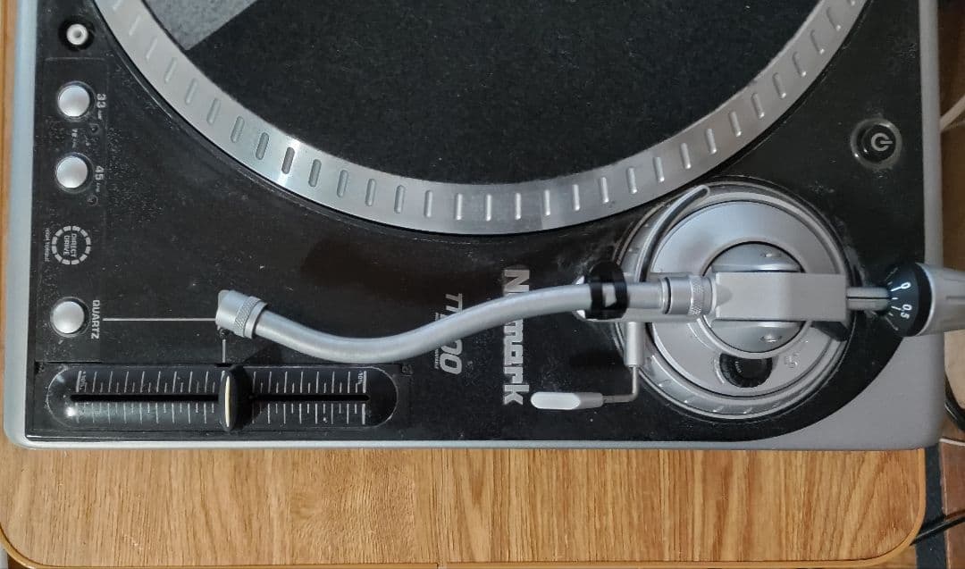 numark TT-200 ダイレクトドライブ ターンテーブル ①