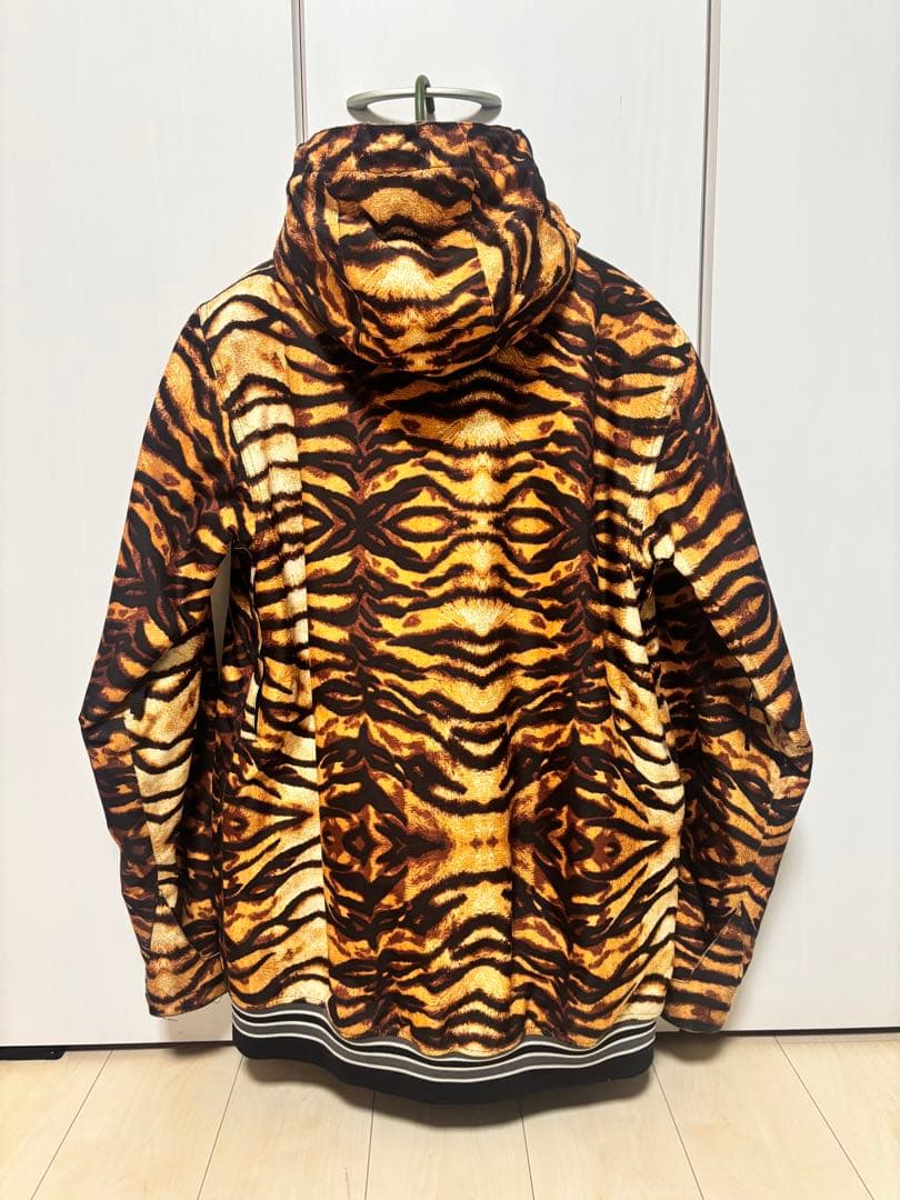 バートン　レアものスノーボードウェア　虎柄
