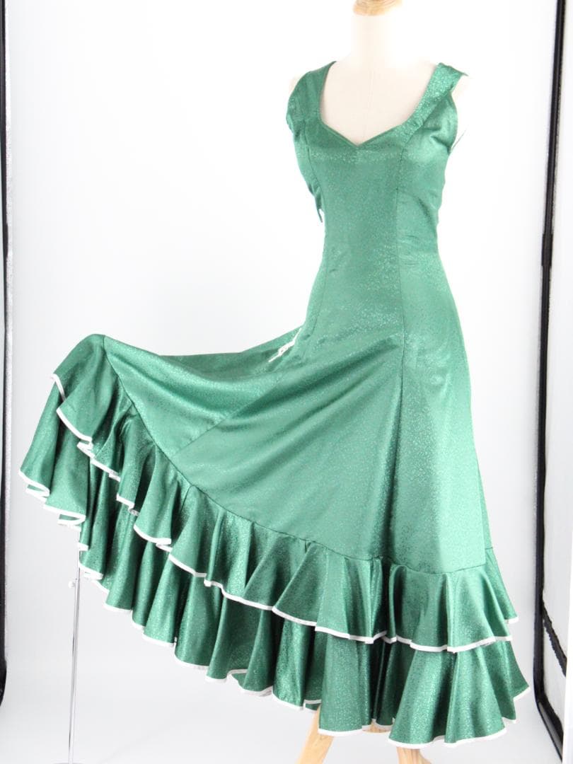 【極美品 フラメンコ衣装】艶やか光沢グリーン×ホワイト刺繍 ドレス 胸パット付き