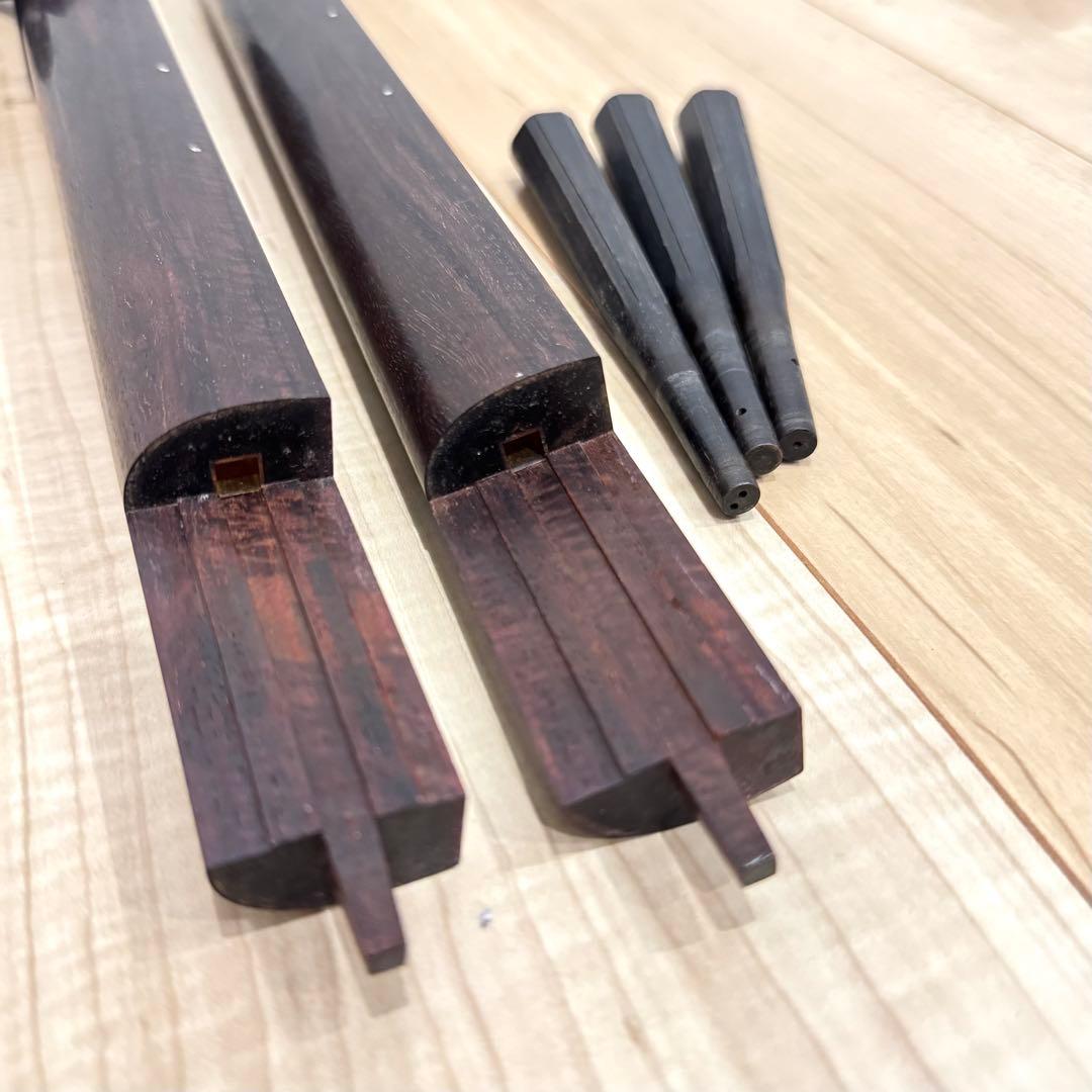 【高級】　中棹三味線　子持ち綾杉胴　紅木　トチ有り　2本溝　金細　K刻印　鼈甲撥