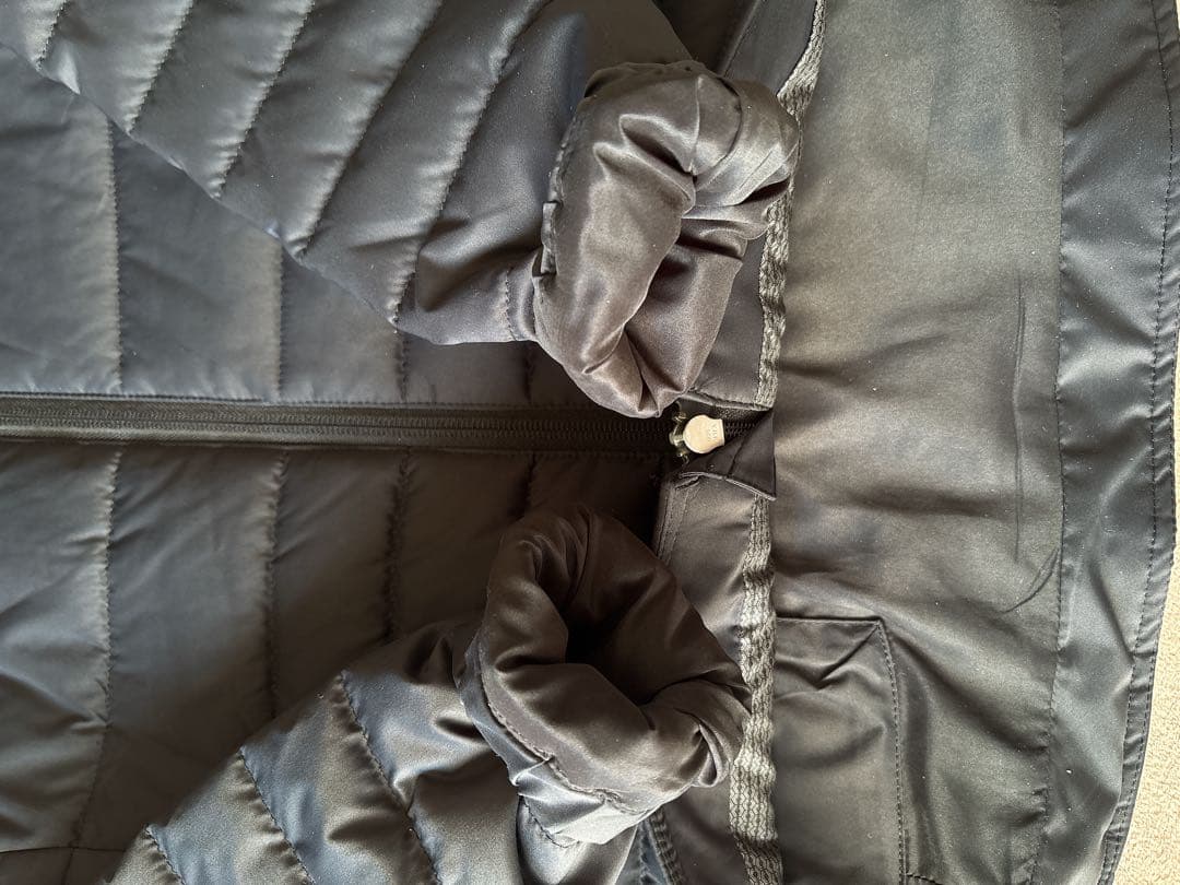 DESCENTE GOLFデサントモバイルサーモ　中綿ジャンパー温度調節アウター