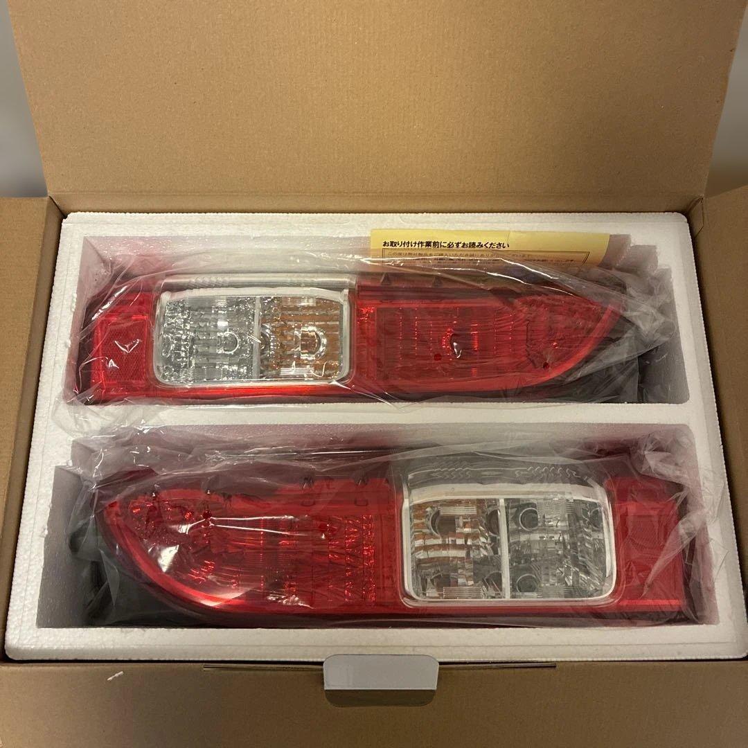 ハイエースワゴン　テールランプ 2個セット