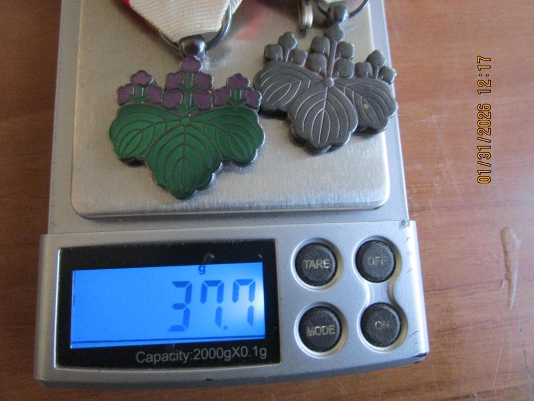 勲章　勲八白色桐葉章　他1点　2箱　日本の勲章2個セット