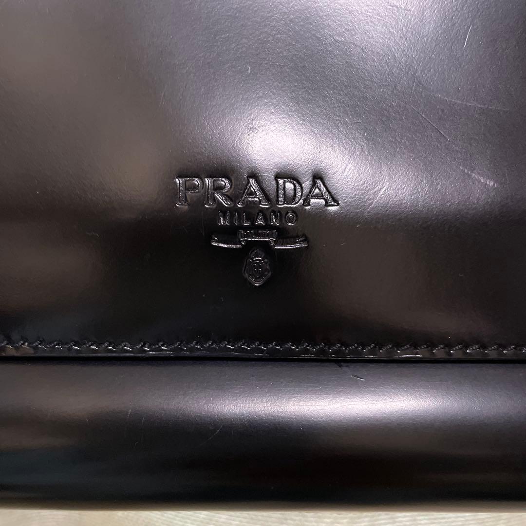 PRADA 黒 レザーハンドバッグ