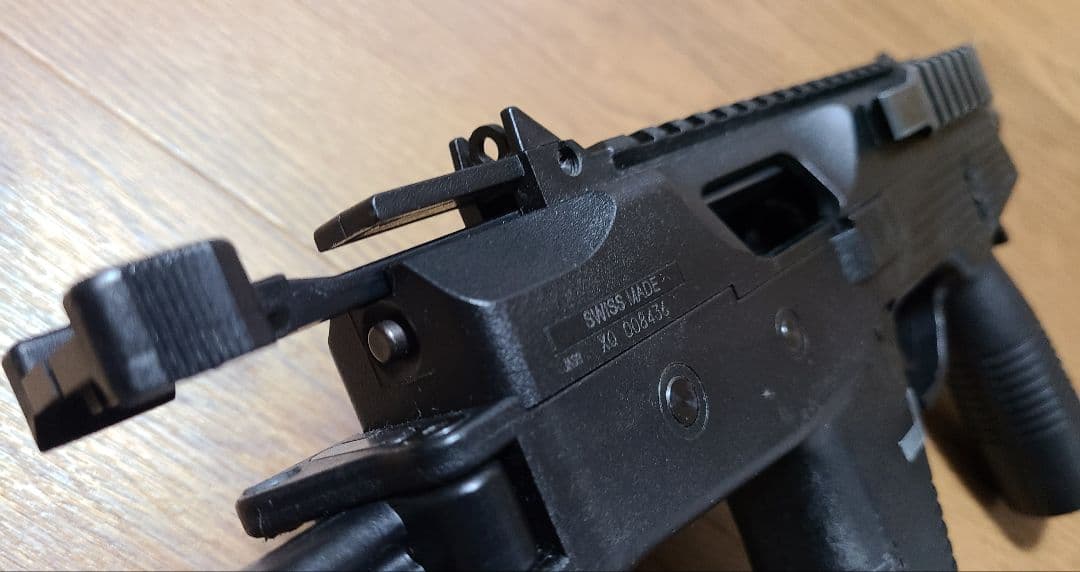 ジャンク KSC MP9 ガスブロバックエアガントイガン18禁 マガジン１本付き