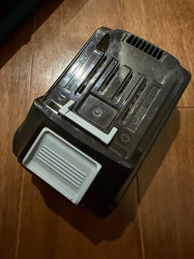 マキタ掃除機 オリーブグリーン 充電器・バッテリー1個付き