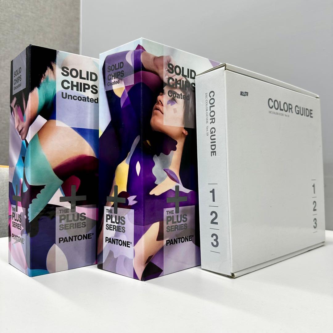 春*原様 PANTONE SOLID CHIPS + DIC 色見本張　デザイナ
