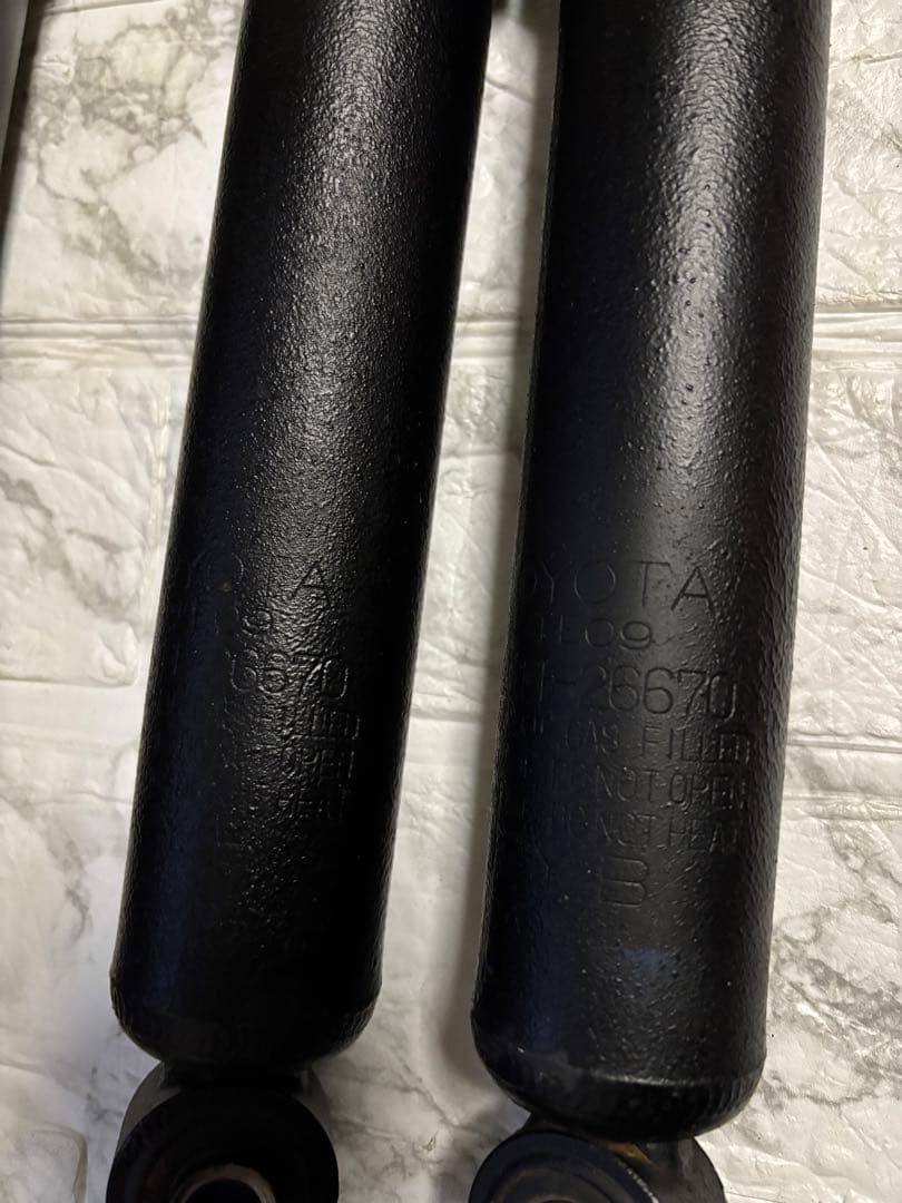 ハイエース 標準 8型 ショックアブソーバー