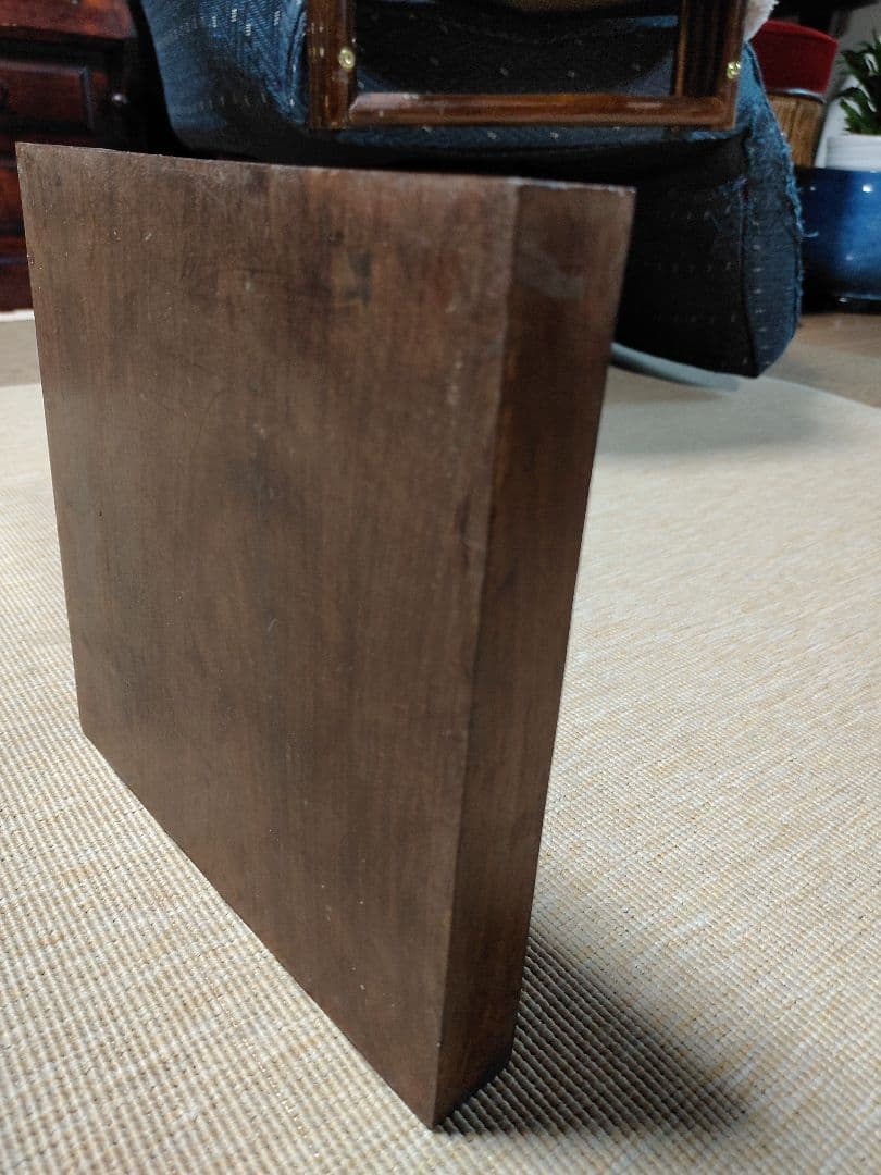 多分　紫檀の板　ほぼ四角な直方体