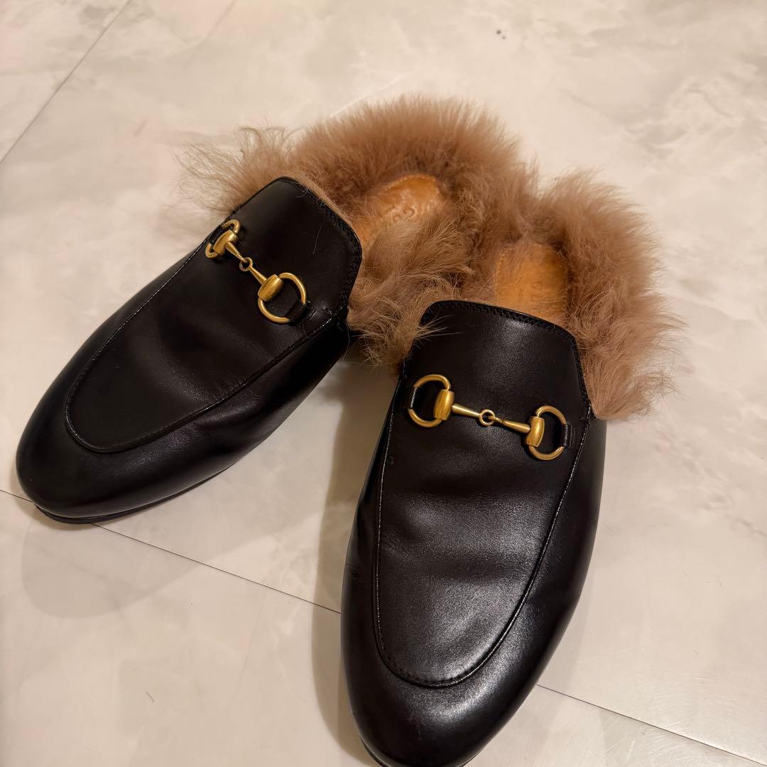 GUCCI ブラック ローファー ファー付き