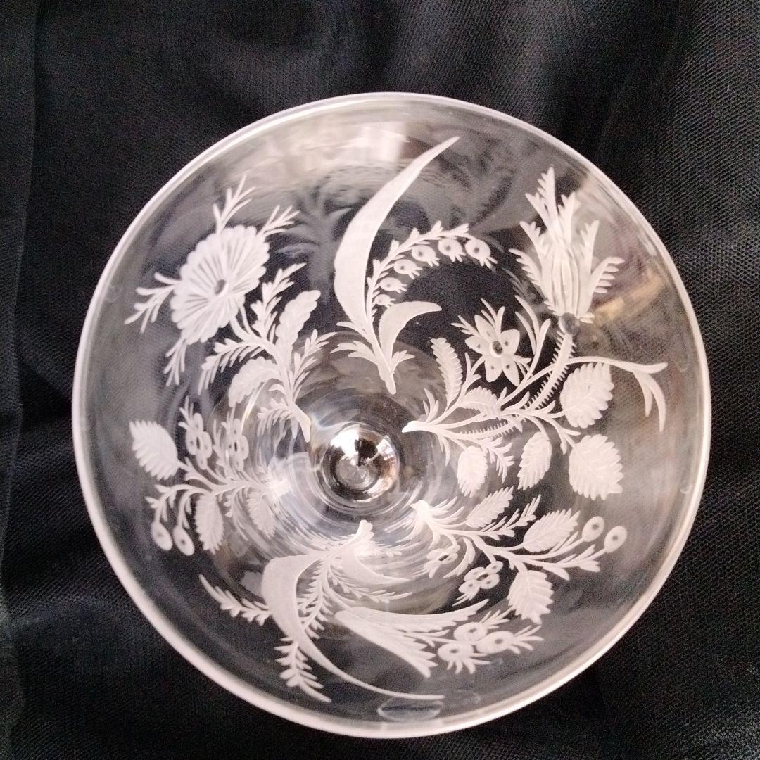 美品、まとめ買い歓迎、サンドブラストのフラワーモチーフのグラス。値下げ