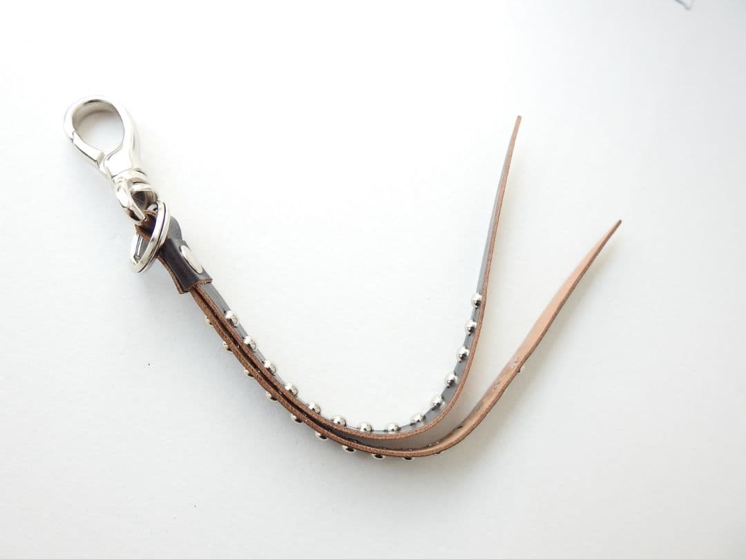 豪華！両面スタッズ！ホースバット茶芯レザーキーホルダーストラップ