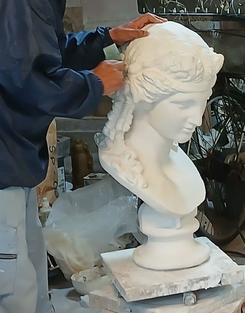 ブルータス胸像。(85cm)