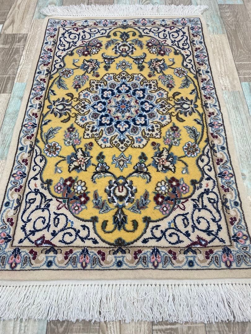 ★ペルシャ絨毯★人気の色柄手織りウール＆シルクナイン産ペルシャ絨毯