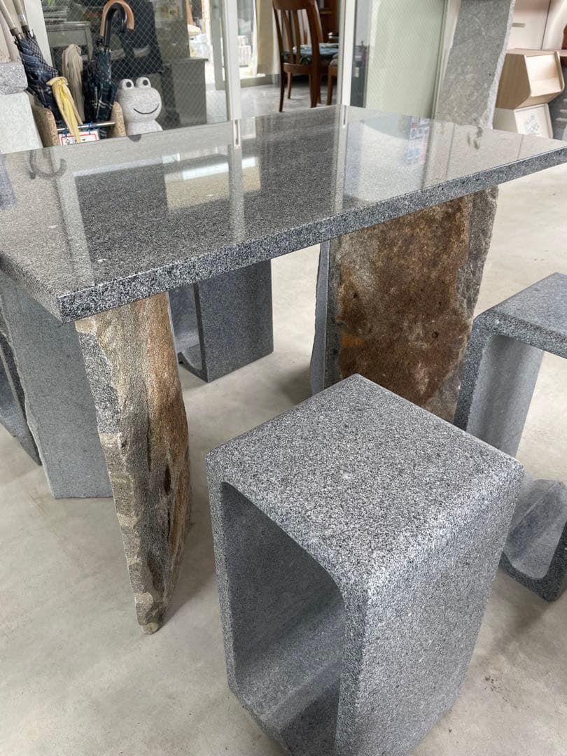 ガーデンテーブル　ガーデニングチェア　庭