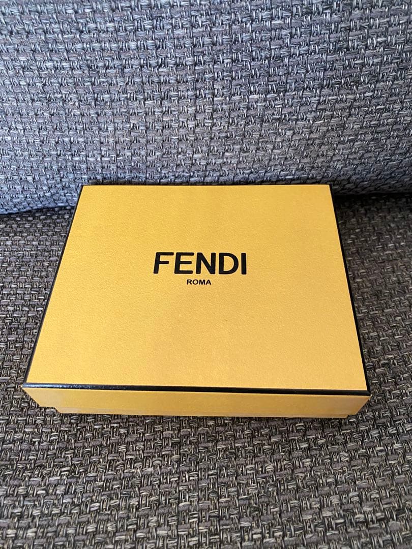 FENDIカードケース☆名刺入れ　完全新品未使用品 レア国内正規品　男女問わず☆