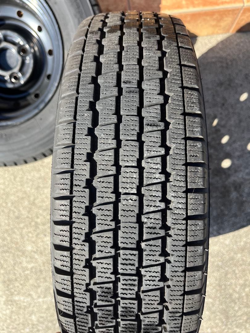 【ゆう】スタッドレスタイヤ(スズキ純正ホイール) 145/80R12