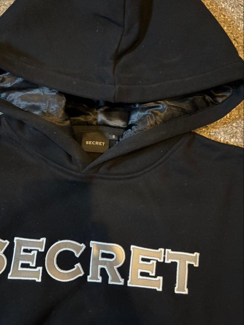 SECRET パーカー黒　R専用