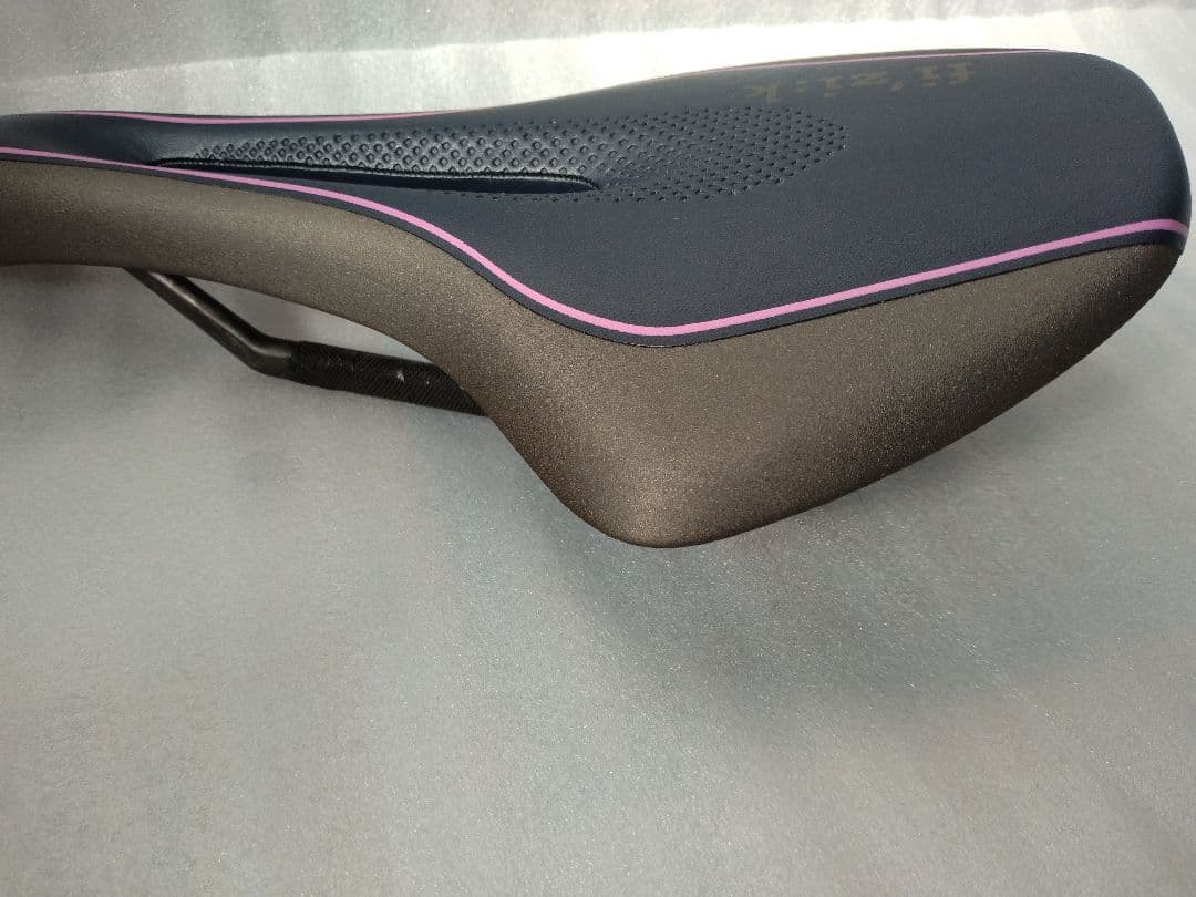 fi'zi:k フィジーク　LUCE MOBIUS カーボンレール