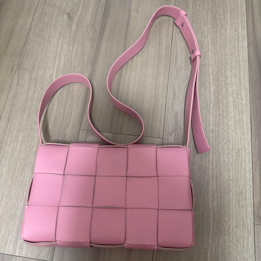 BOTTEGA VENETA ピンク ボディバッグ
