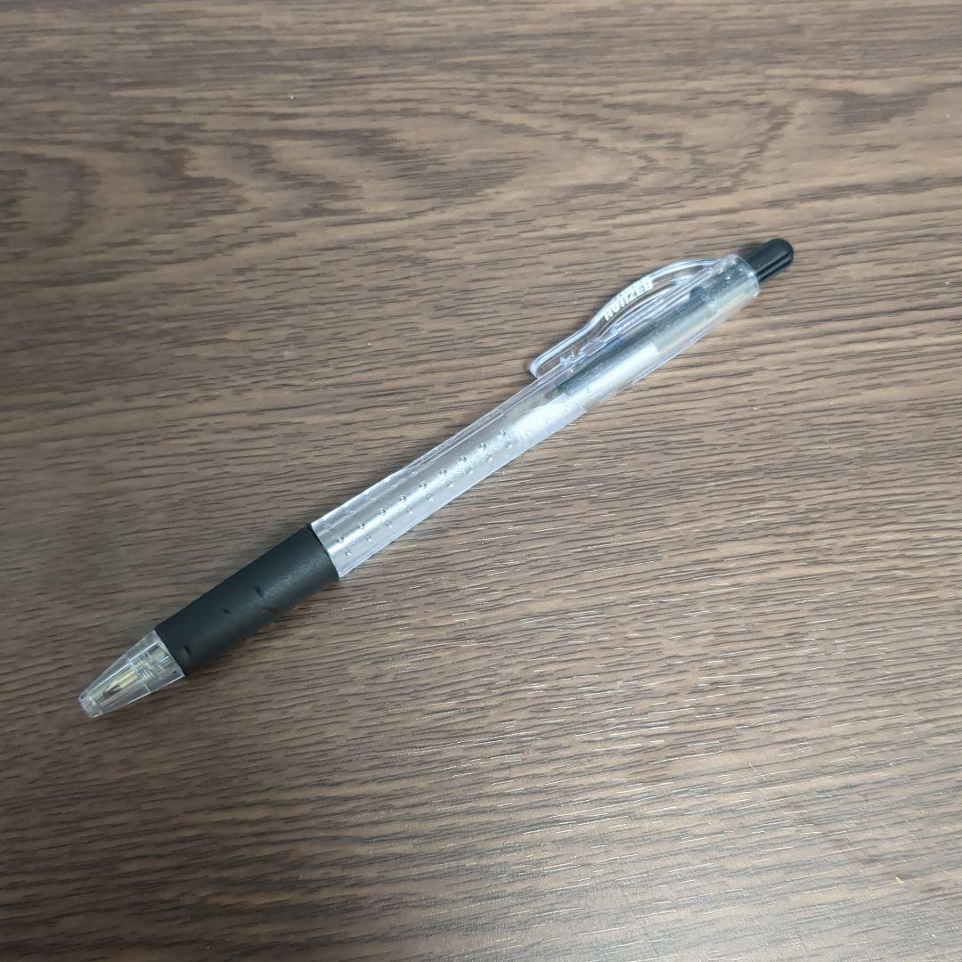 透明ボディ 黒インク ボールペン