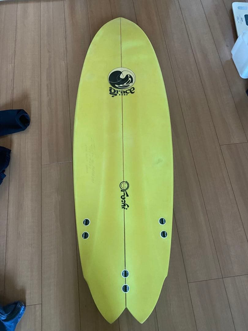 グレースサーフボード5.6 EPS fcsハニカムフィン付き