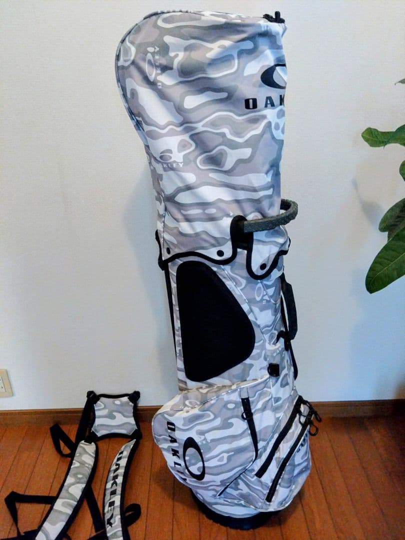 OAKLEY 迷彩キャディバッグ　スタンド式9.5型超軽量【美品】