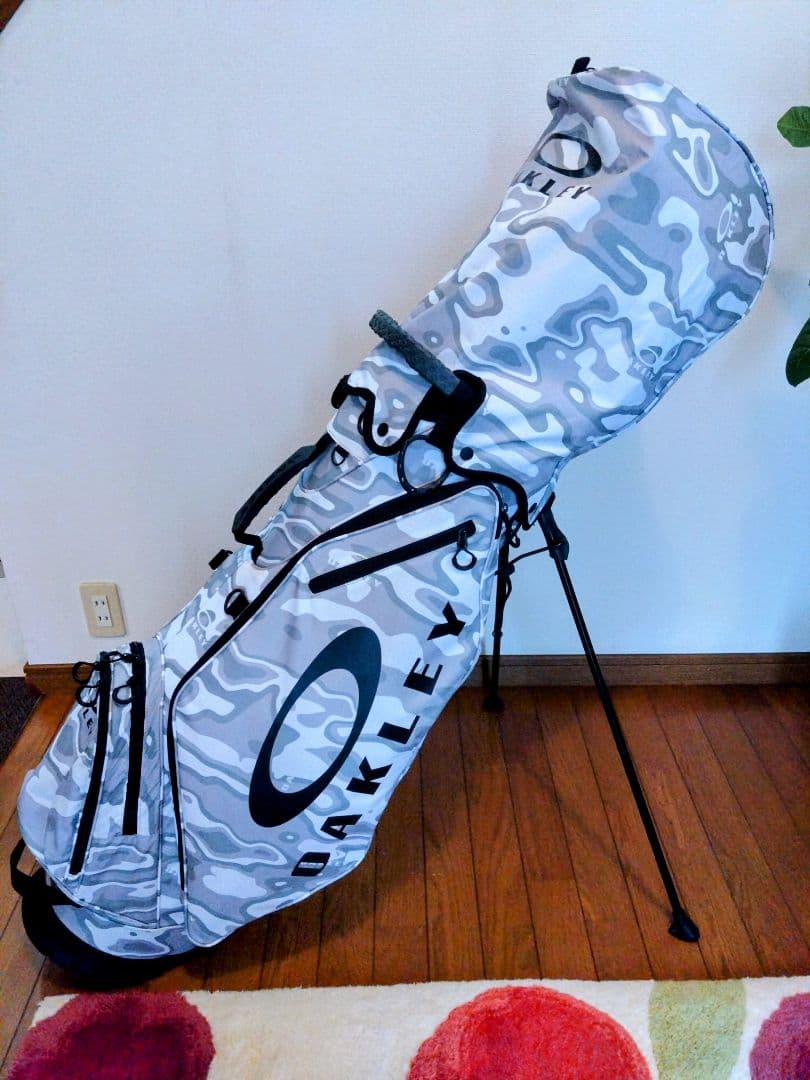 OAKLEY 迷彩キャディバッグ　スタンド式9.5型超軽量【美品】
