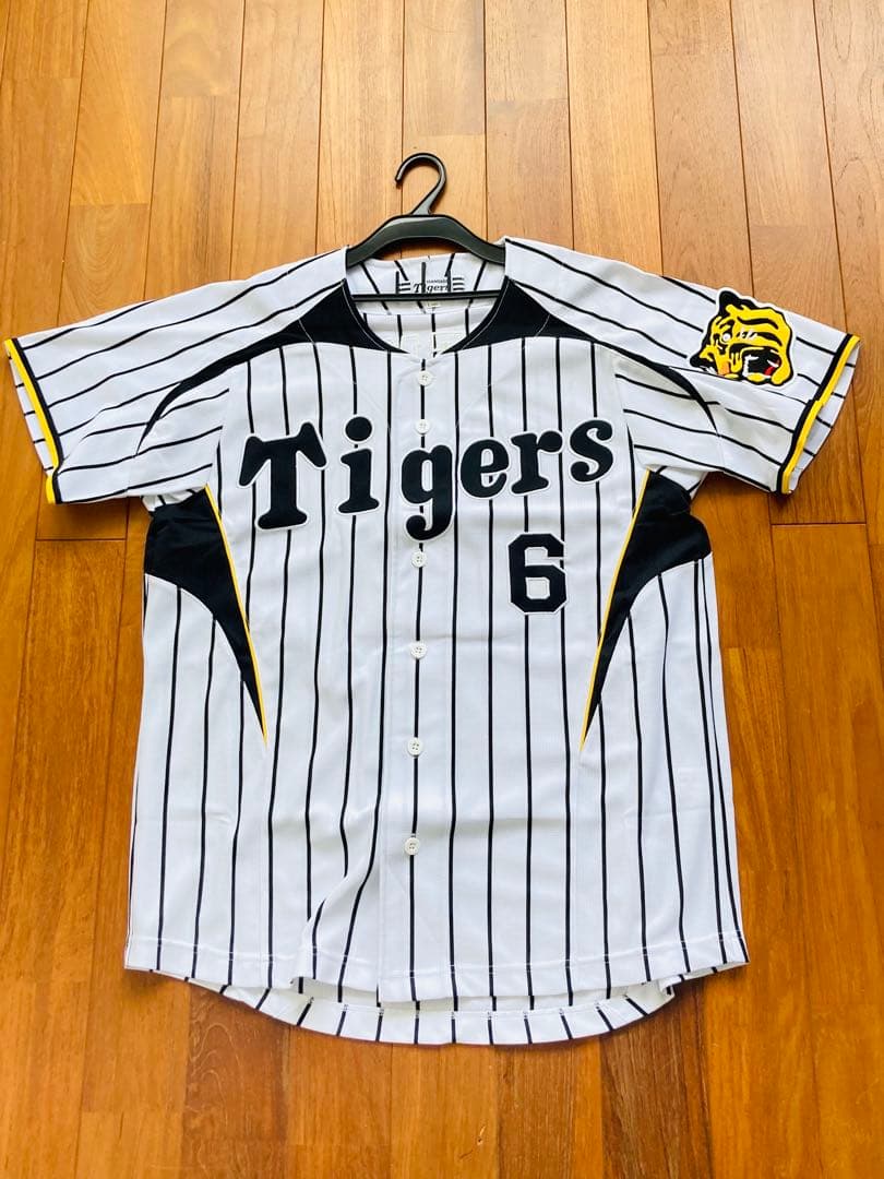 のぶ　新品未使用　阪神タイガース 金本知憲 6番 ユニフォーム L 刺繍