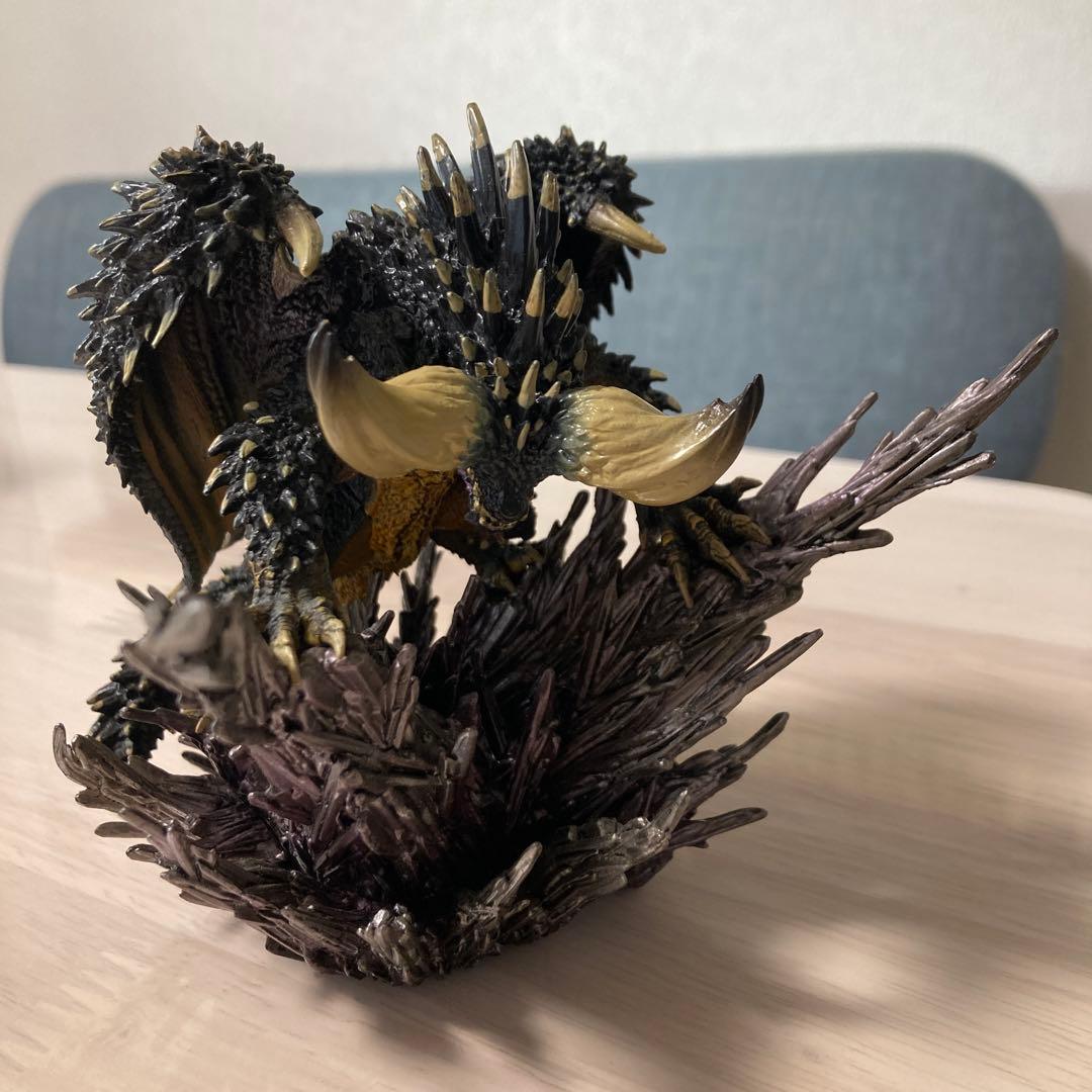 モンハンワールド　コレクターズエディション　ネルギガンテ　フィギュア　特典