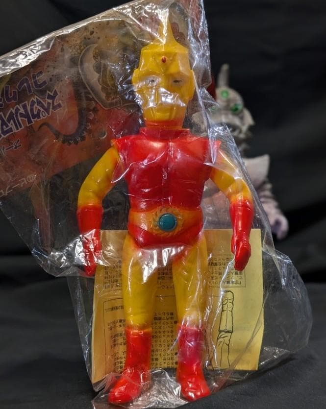 スペクトルマン未開封＆シルバーロボ（ベアモデル）ソフビフィギュア２体セット