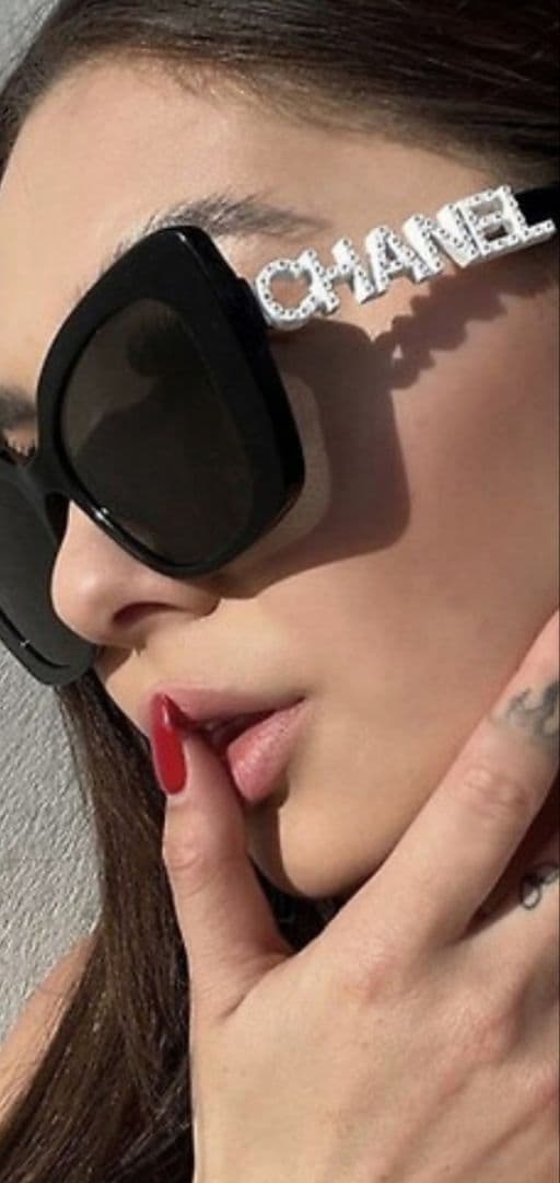 【CHANEL】ストーン付きブラックサングラス ホワイト