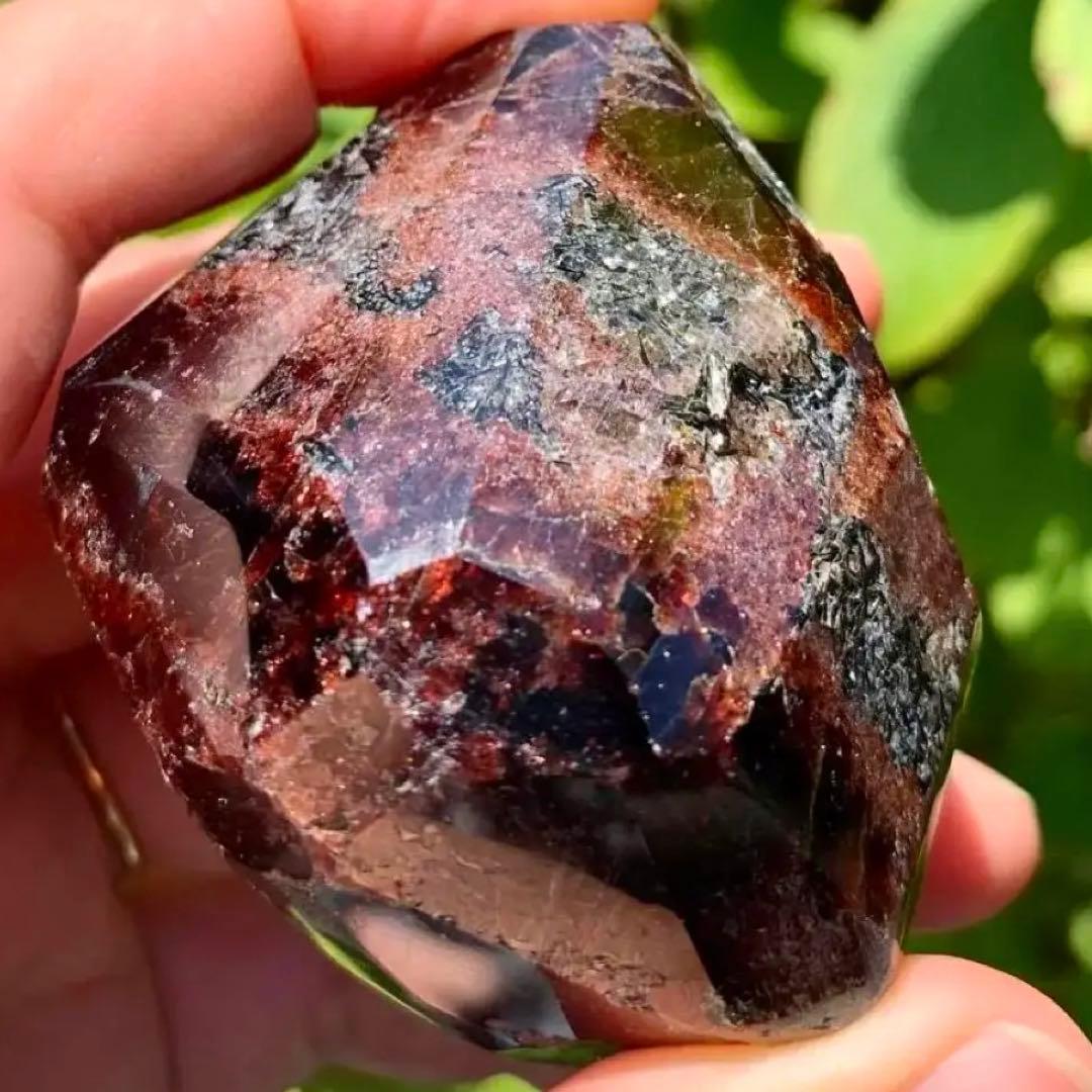 ダークレッドの12面体結晶ガーネット(LLサイズ2)ポリッシュ