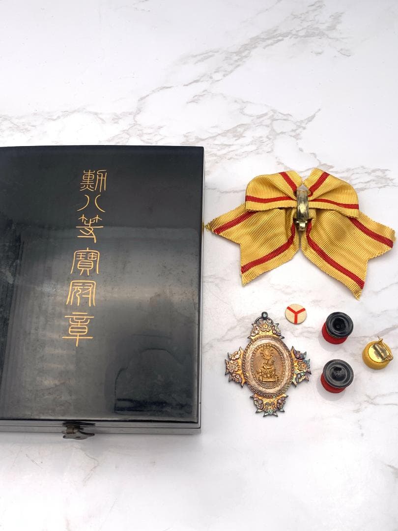 勲八等宝冠章　勲章　明治勲章