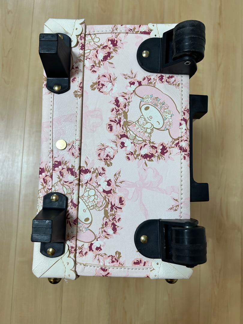 リズリサ限定　マイメロディコラボ　キャリーケース