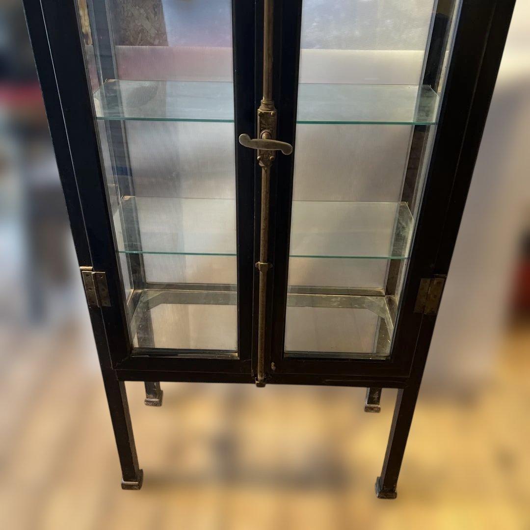 アンティーク　ガラスキャビネット　黒ケビント　医療棚　陳列ケース
