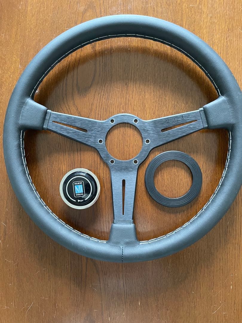 ♩さん専用ナルディクラッシックレザー36Φ 1ヶ月使用