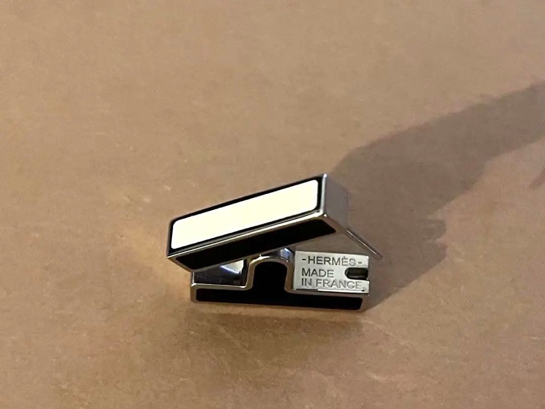 HERMES エルメス　シングルピアス　ブラック