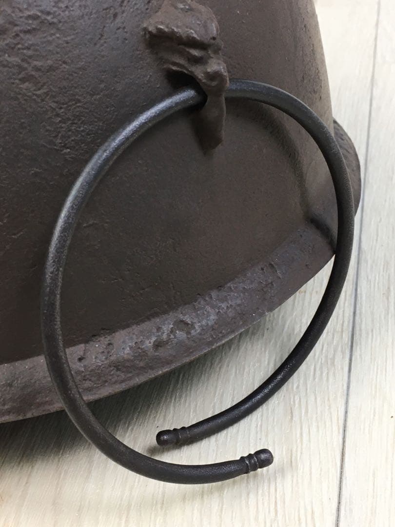 s295釜師 畠春斎 笹梅文 真形釜・茶釜 共箱 茶道具