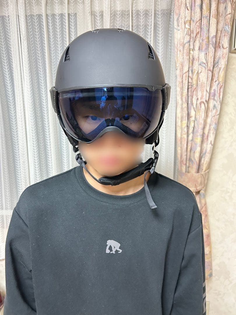 SALOMON スキー・スノーボード　バイザー付ヘルメット　サイズM　箱潰れ有